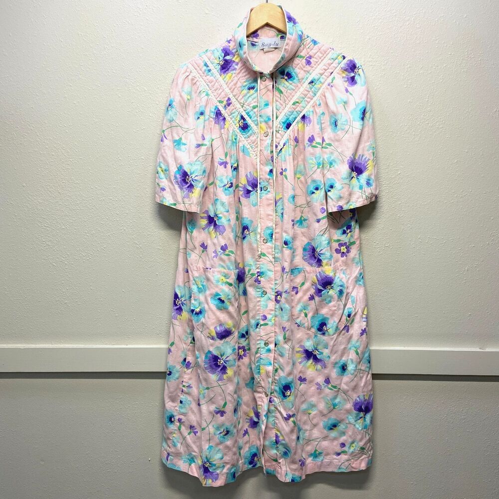 VTG Say-Lu Pink Floral Sz M Pearl Snap Night Gown, House Dress, Muumuu, Lounge